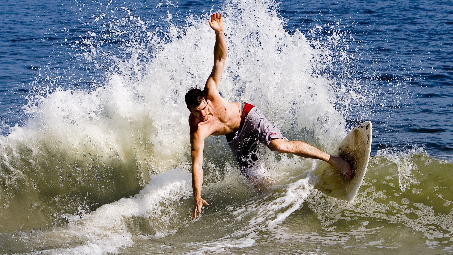 领先优势明显首场状态出色，热火观众沸腾！C罗重返赛场观众掌声雷动
