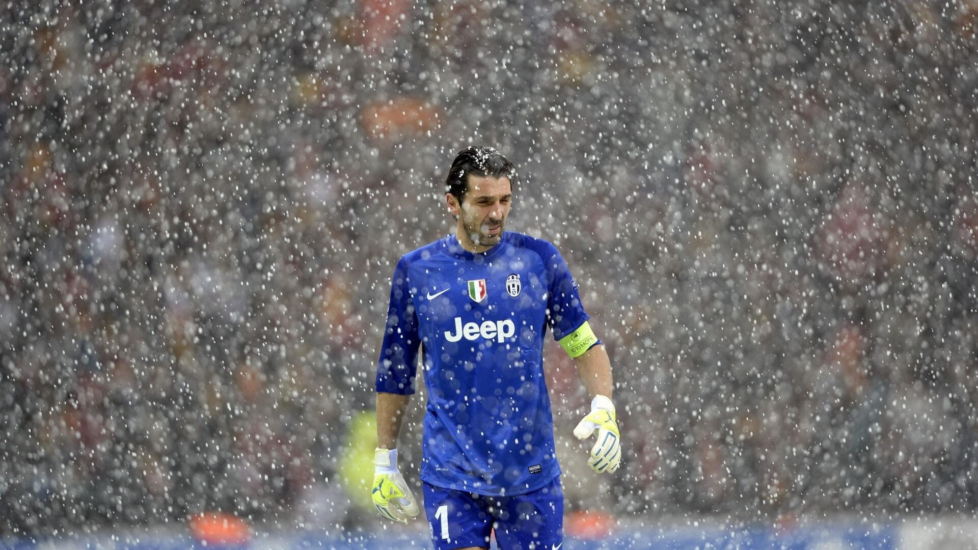 法国队观众热烈欢呼！，莎拉波娃迎来十二赛季出色发挥赛场气氛高涨